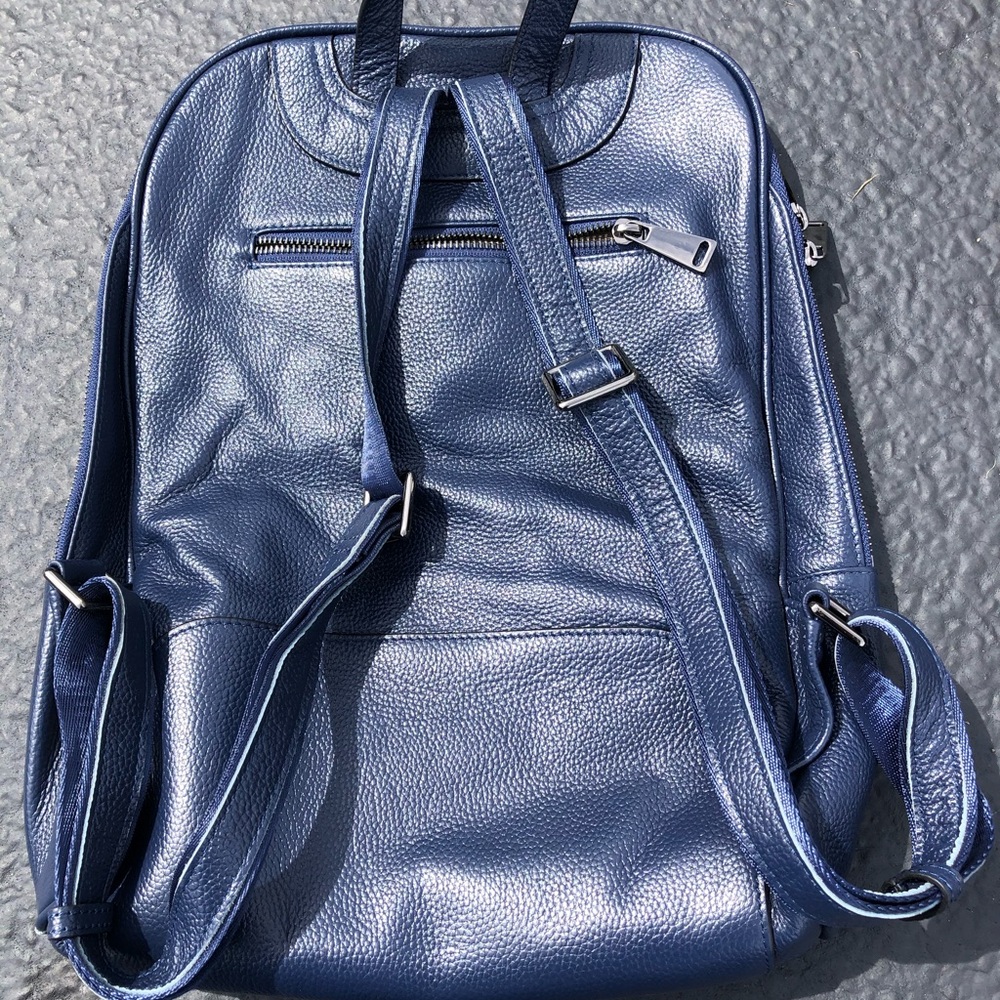 Blue leather backpack - Picture 2 of 2